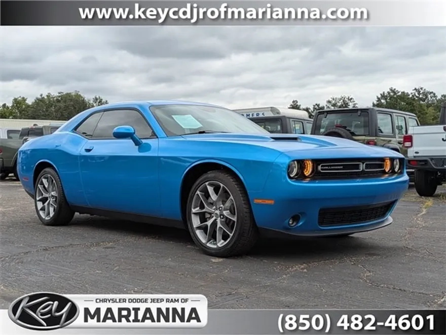 2023 Dodge Challenger SXT photo 1