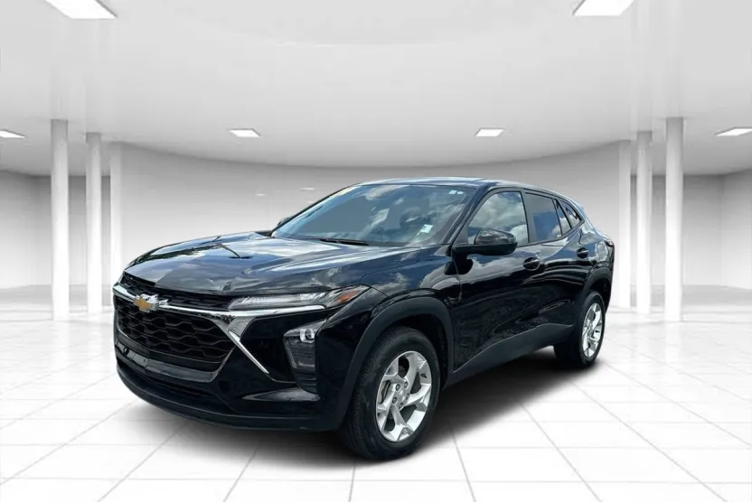 2024 Chevrolet Trax LS photo 1