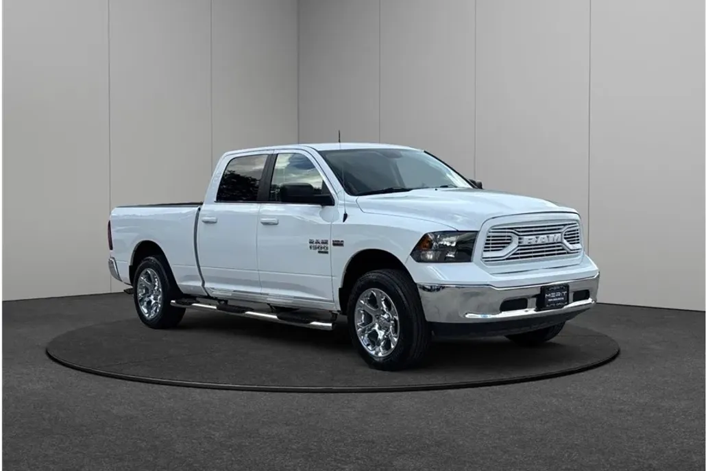 2019 Ram 1500 SLT photo 1
