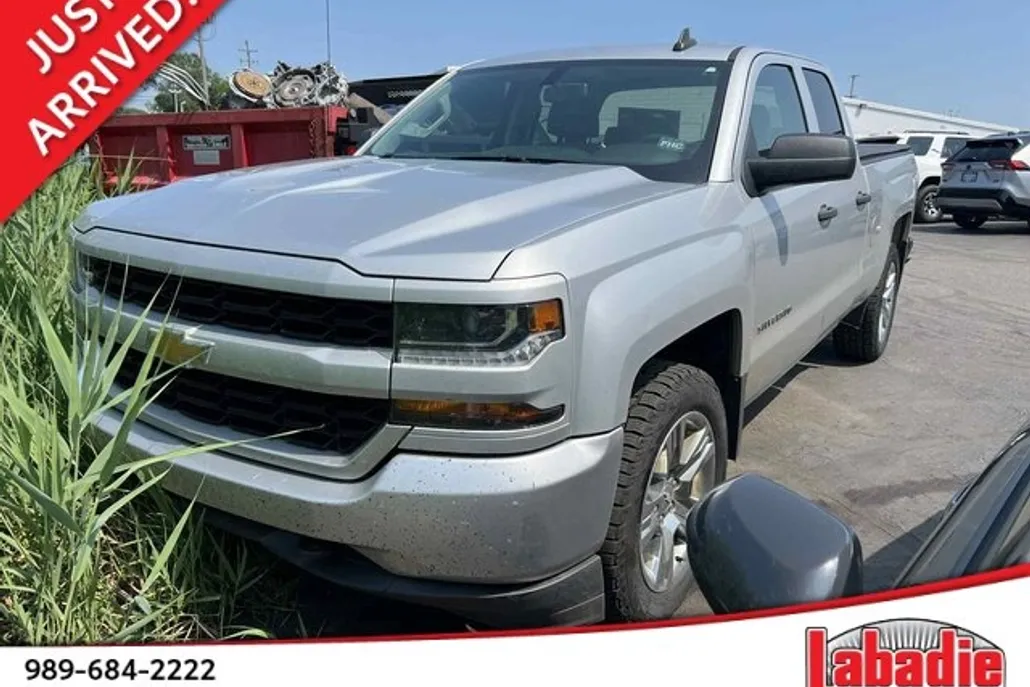 2018 Chevrolet Silverado 1500 Custom photo 1