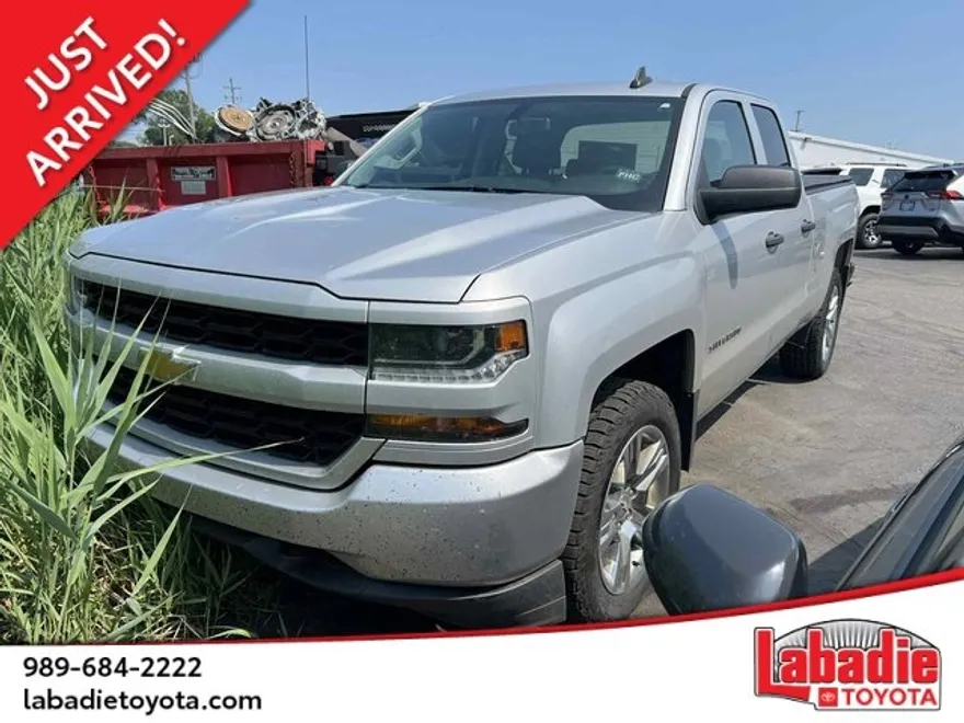2018 Chevrolet Silverado 1500 Custom photo 1