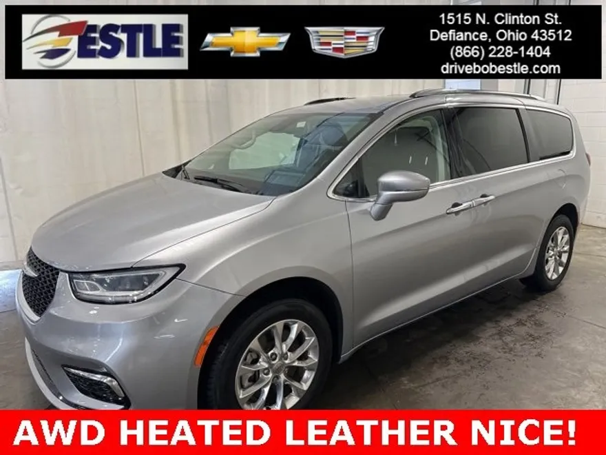 2021 Chrysler Pacifica Touring L photo 1