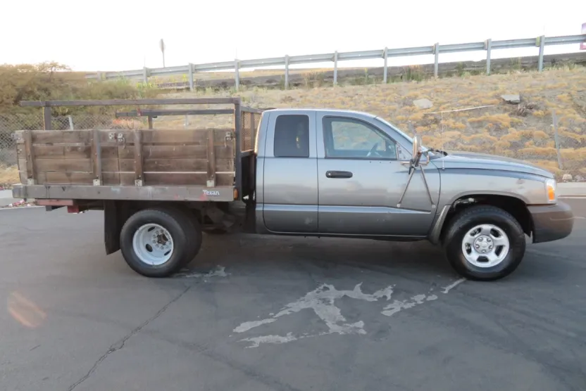 2005 Dodge Dakota ST Club Cab photo 1