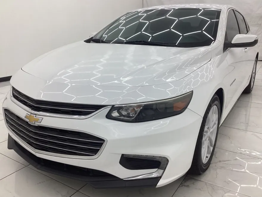 2016 Chevrolet Malibu Hybrid photo 1