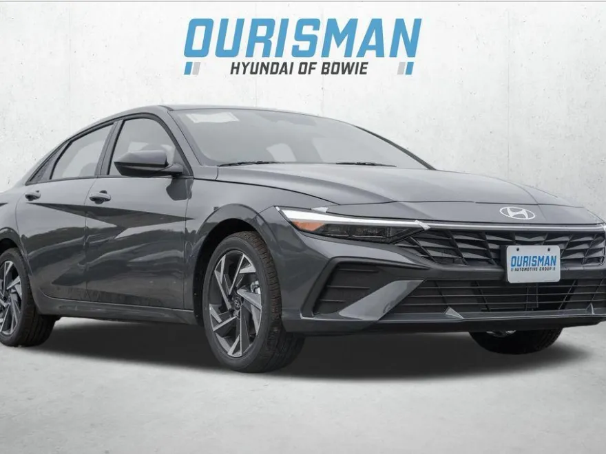 2025 Hyundai Elantra SEL Sport photo 1