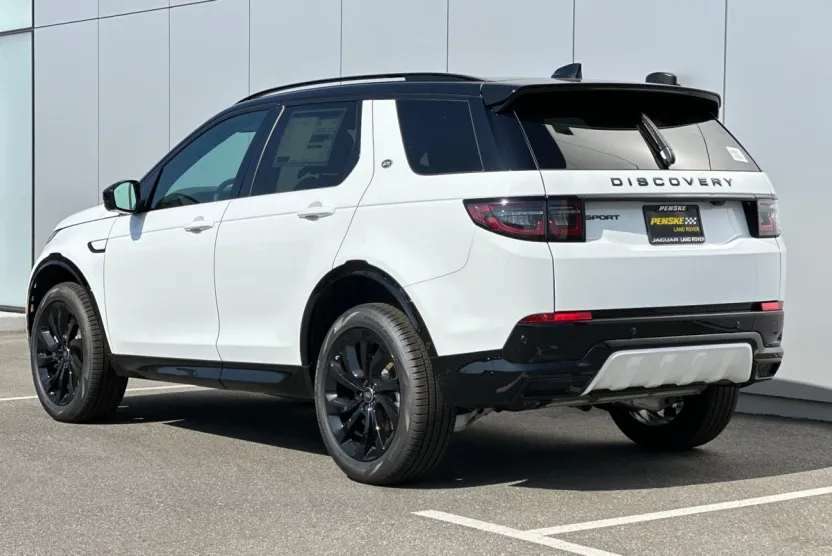2025 Land Rover Discovery Sport SE photo 1