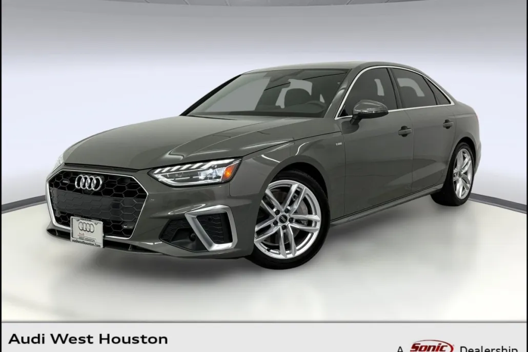 2023 Audi A4 S line Quattro Premium Plus photo 1
