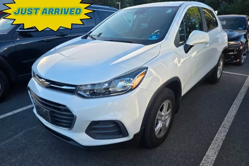2020 Chevrolet Trax LS photo 1