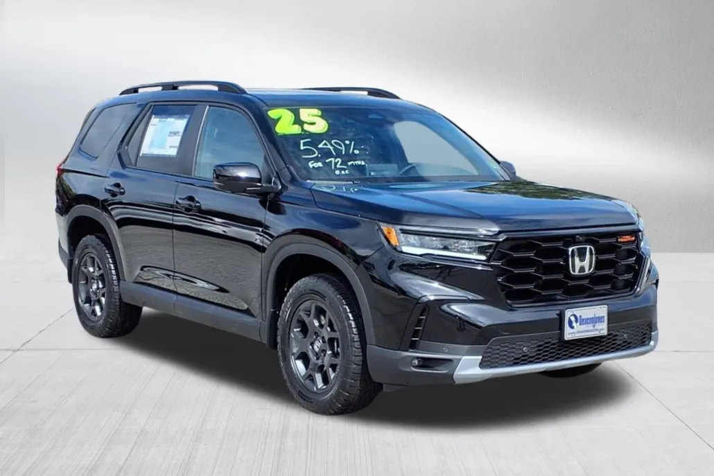 2025 Honda Pilot TrailSport photo 1