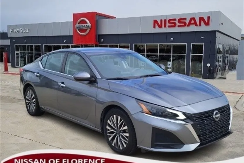 2023 Nissan Altima 2.5 SV photo 1