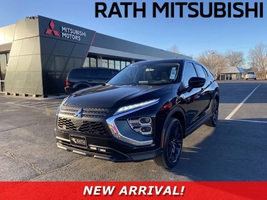 2025 Mitsubishi Eclipse Cross LE photo 1