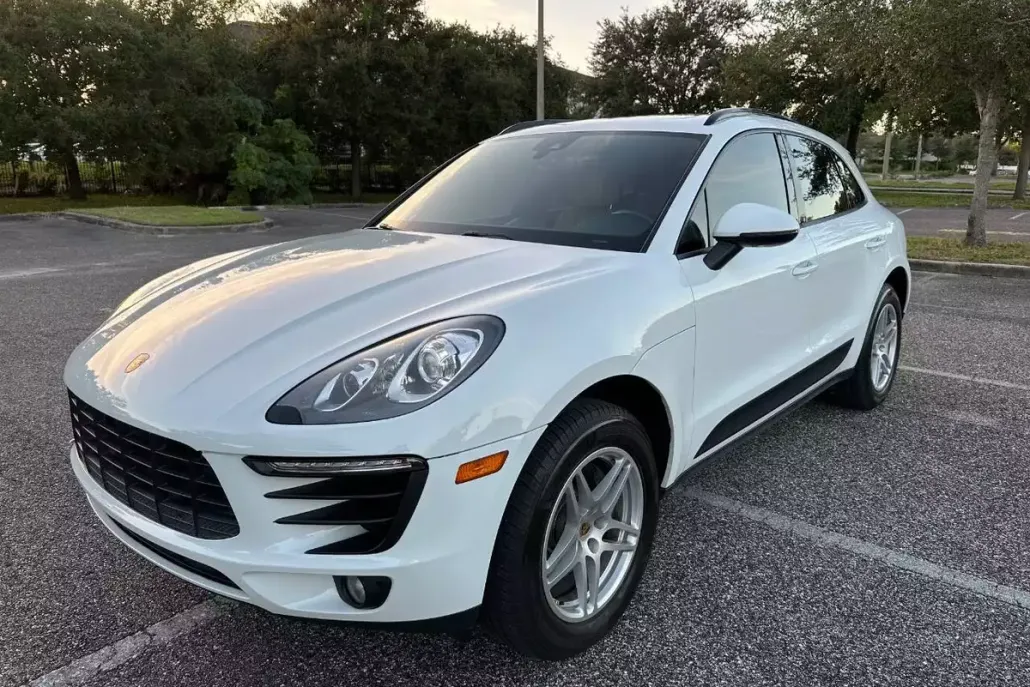 2017 Porsche Macan Base photo 1