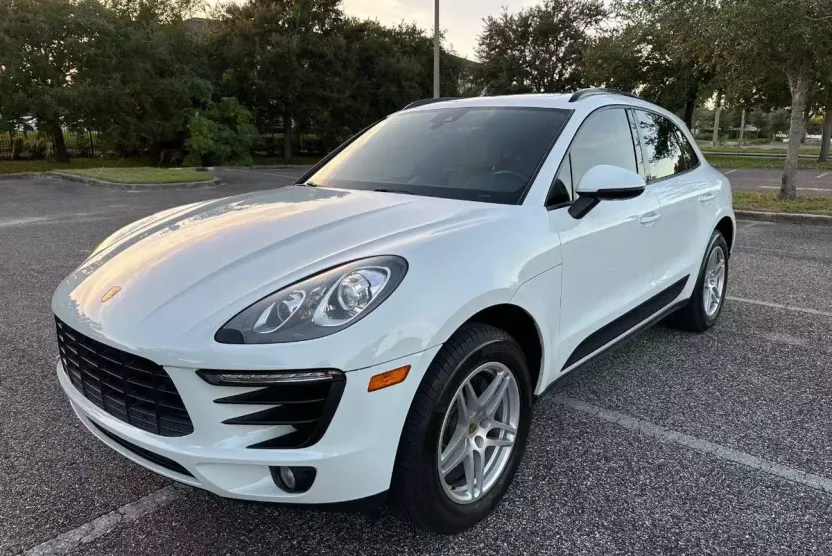 2017 Porsche Macan Base photo 1