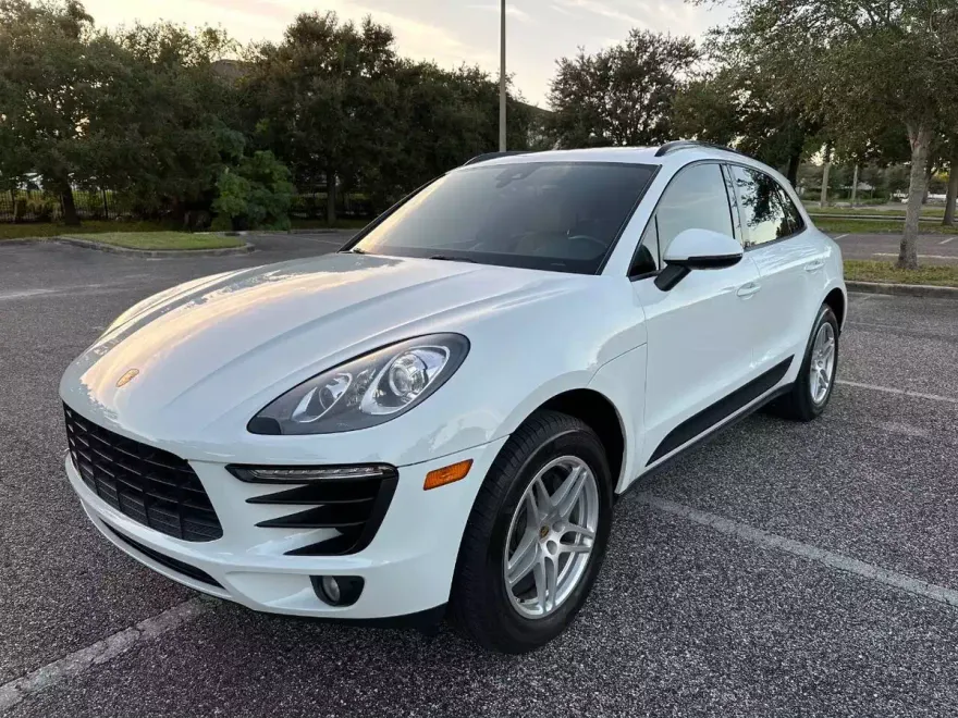 2017 Porsche Macan Base photo 1