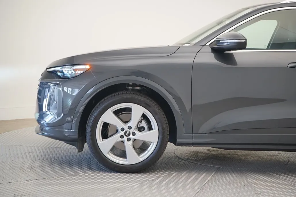 2025 Audi Q5 2.0T Prestige photo 1
