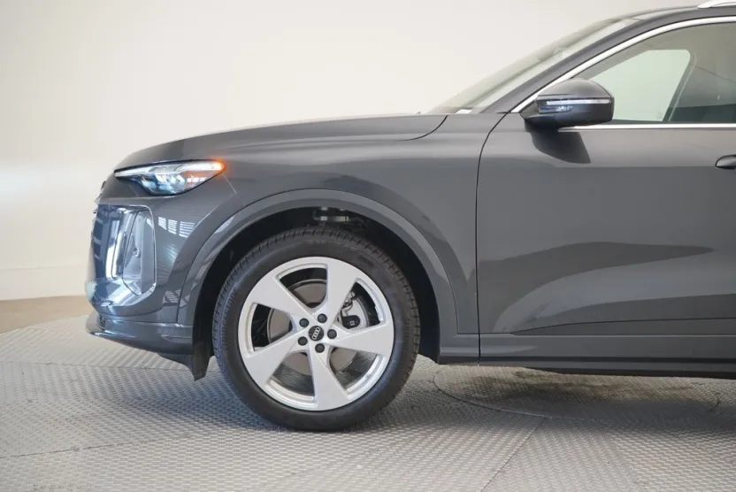 2025 Audi Q5 2.0T Prestige photo 1