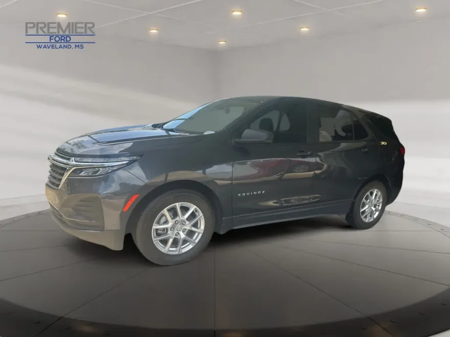2022 Chevrolet Equinox LS photo 1
