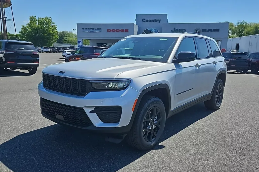 2025 Jeep Grand Cherokee Altitude photo 1