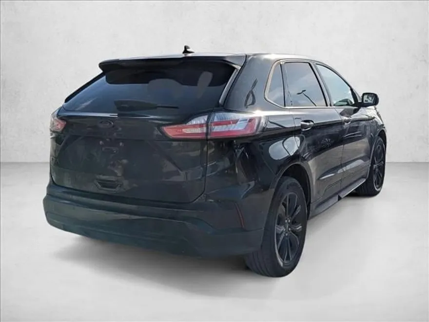 2022 Ford Edge SE photo 1