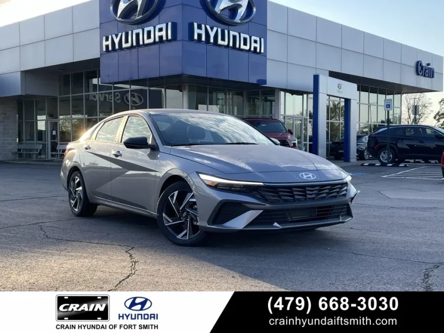 2025 Hyundai Elantra SEL Sport photo 1