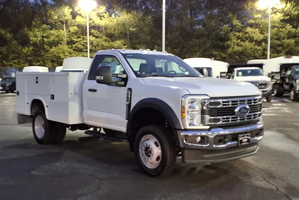 2024 Ford F-550 photo 1