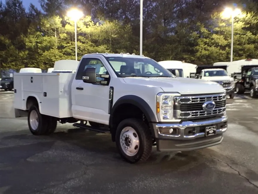 2024 Ford F-550 photo 1