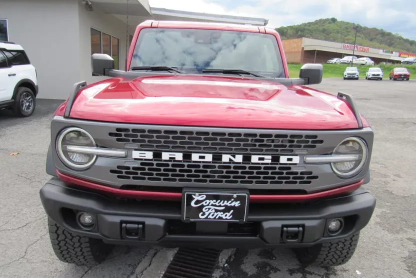 2025 Ford Bronco Badlands photo 1