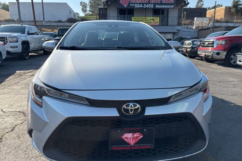 2021 Toyota Corolla LE photo 1