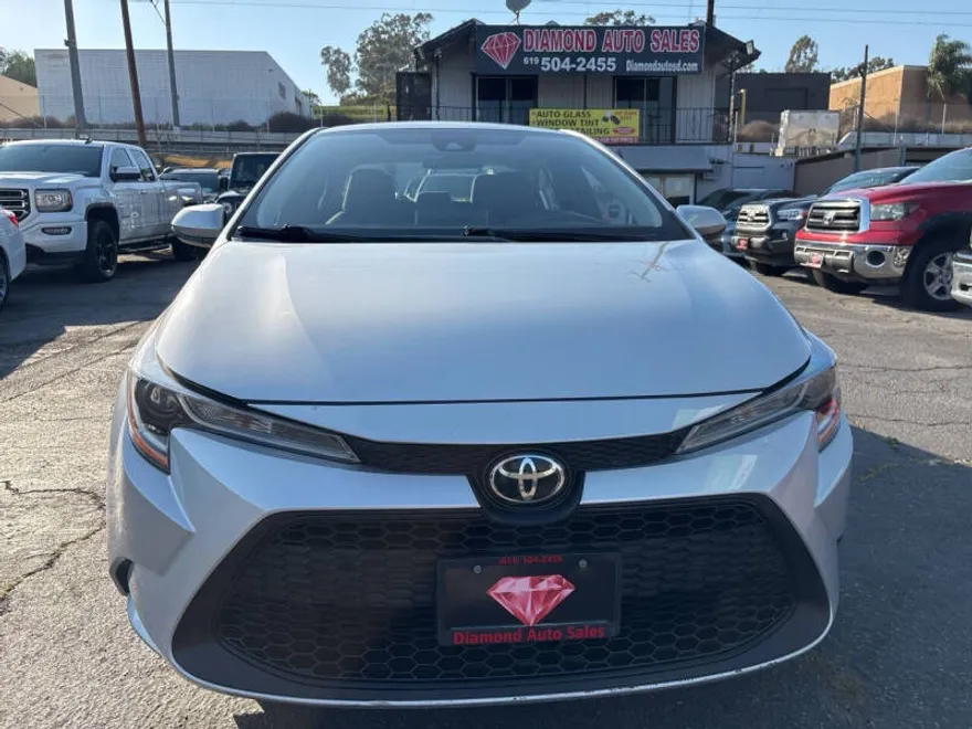 2021 Toyota Corolla LE photo 1