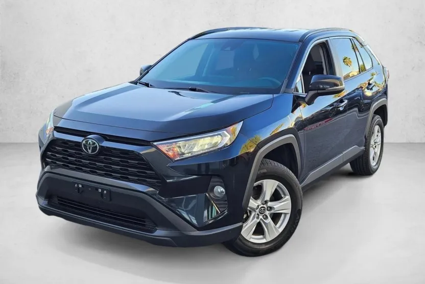 2021 Toyota RAV4 XLE photo 1