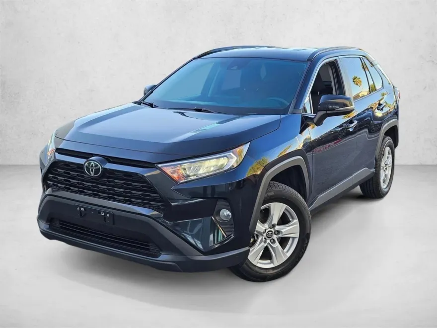 2021 Toyota RAV4 XLE photo 1