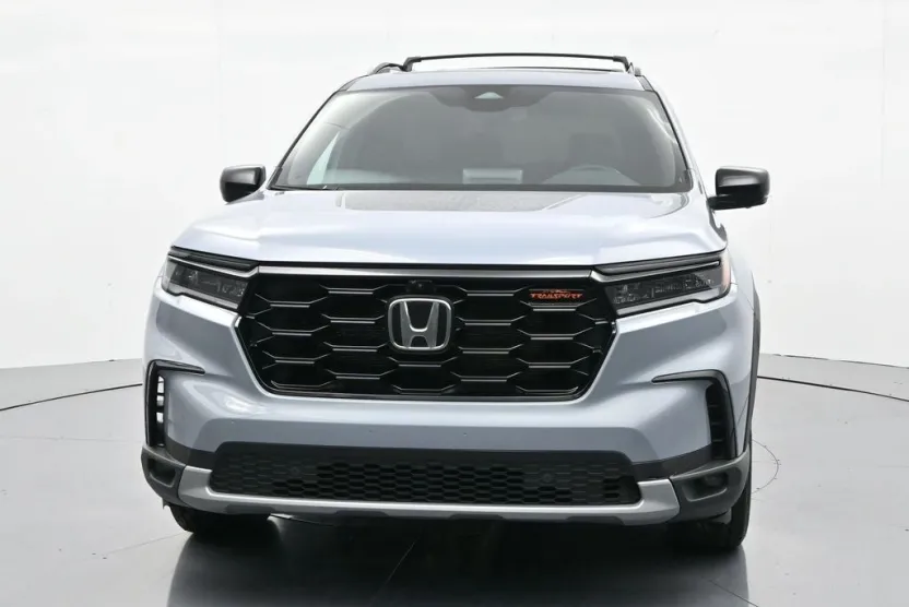 2023 Honda Pilot TrailSport photo 1