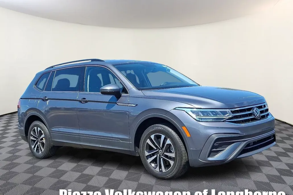 2022 Volkswagen Tiguan S photo 1