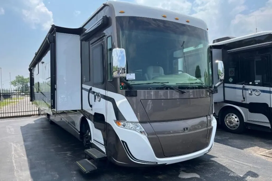 2025 Freightliner XC-S Straight Rail Rear Engine Motor Home Chassis photo 1