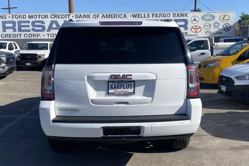 2017 Gmc Yukon SLE photo 1