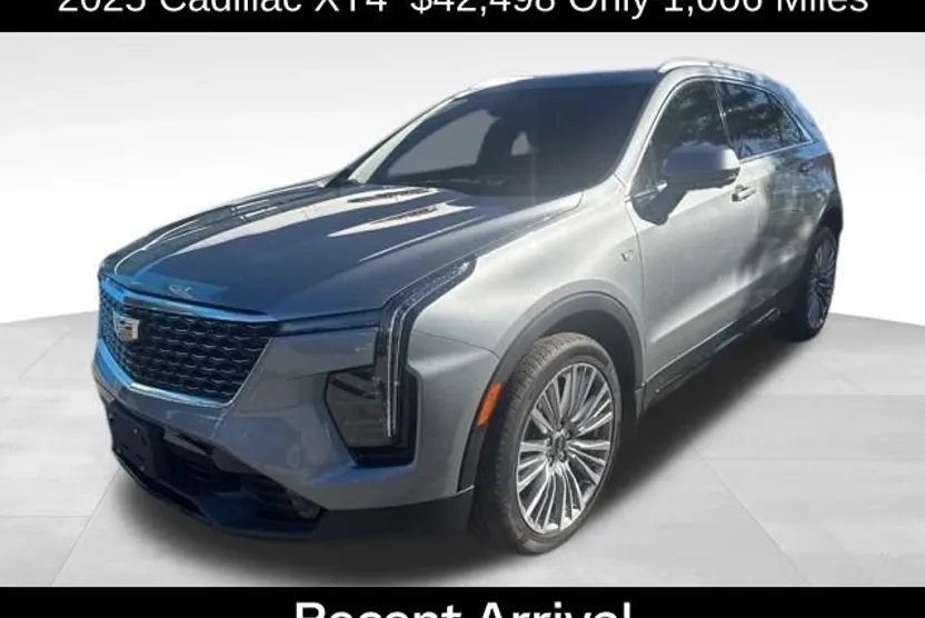 2025 Cadillac XT4 Premium Luxury photo 1