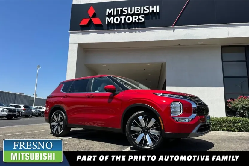 2025 Mitsubishi Outlander SE photo 1