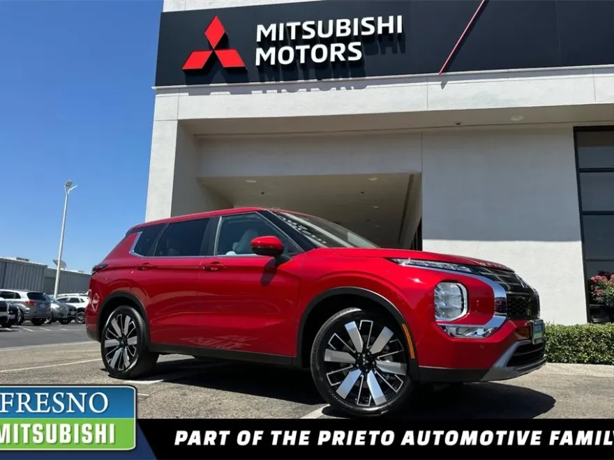 2025 Mitsubishi Outlander SE photo 1