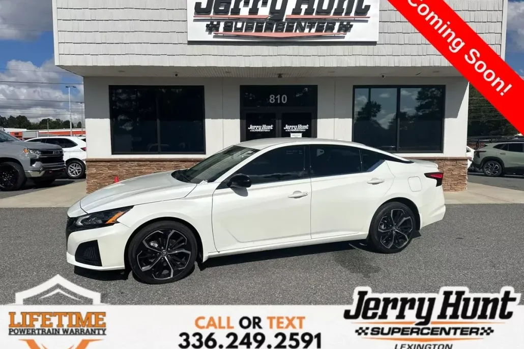 2023 Nissan Altima 2.5 SR photo 1