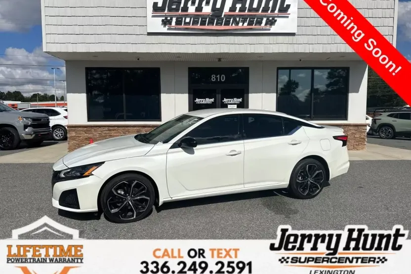 2023 Nissan Altima 2.5 SR photo 1