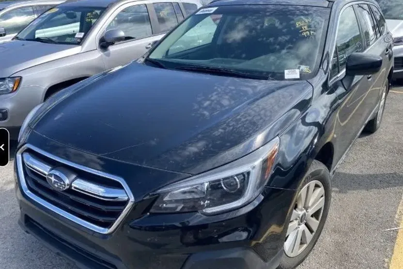 2018 Subaru Outback 2.5i Premium photo 1