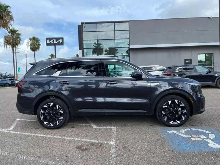 2025 Kia Sorento SX photo 1