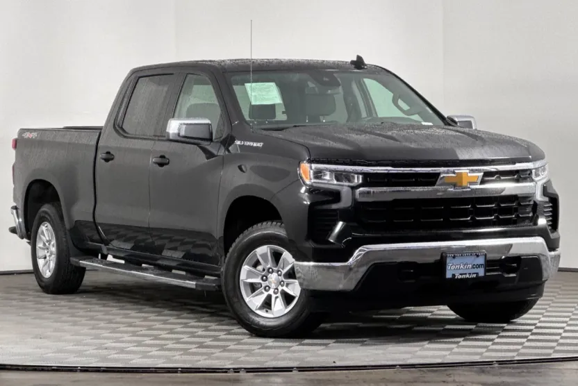 2024 Chevrolet Silverado 1500 LT photo 1
