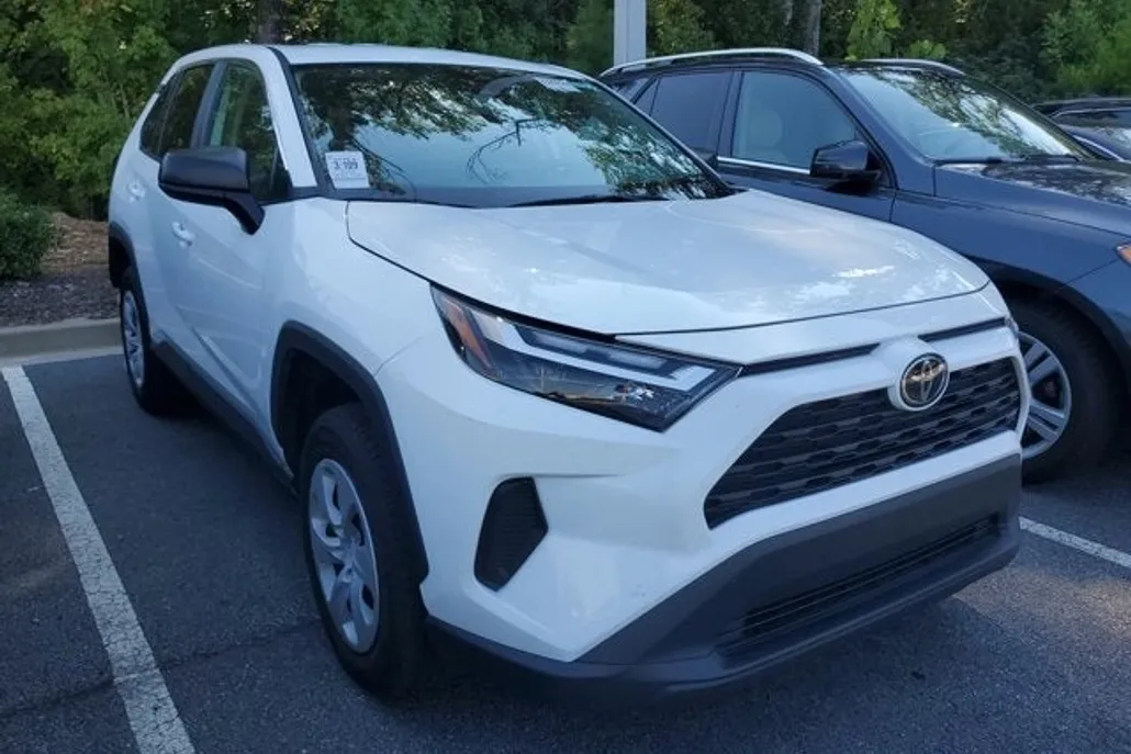 2024 Toyota RAV4 LE photo 1