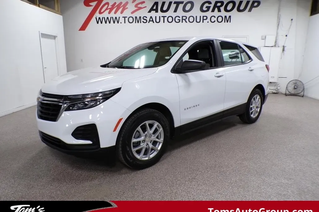 2022 Chevrolet Equinox LS photo 1