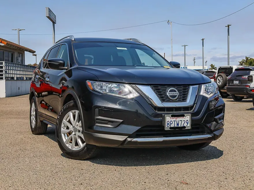 2018 Nissan Rogue SV photo 1