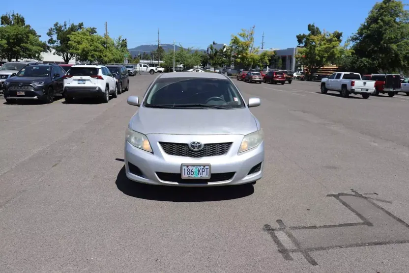 2009 Toyota Corolla LE photo 1
