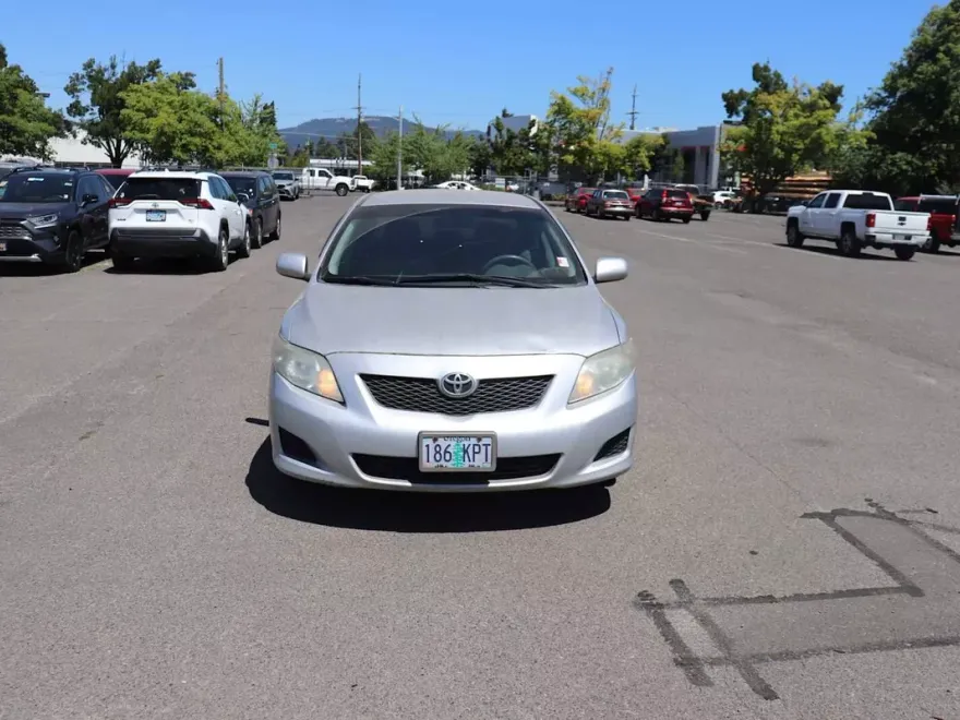 2009 Toyota Corolla LE photo 1