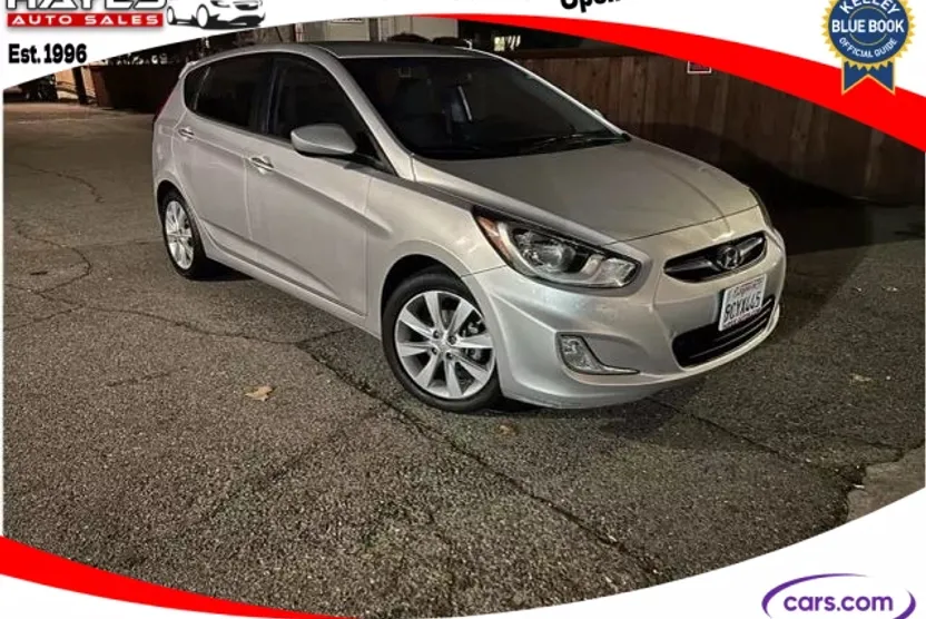 2012 Hyundai Accent SE photo 1