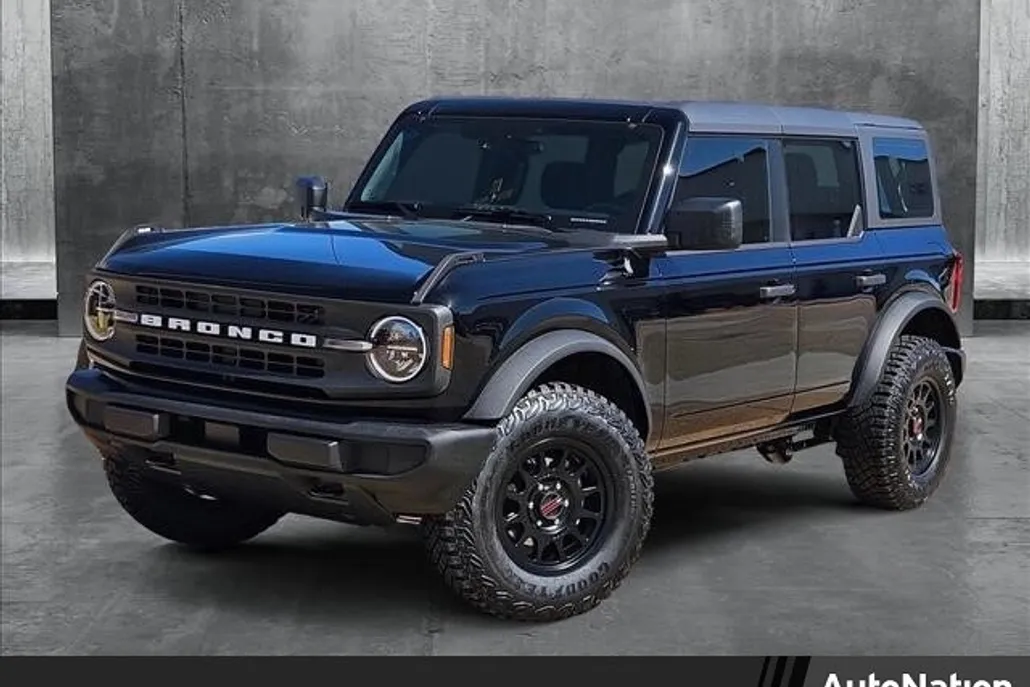2025 Ford Bronco Base photo 1